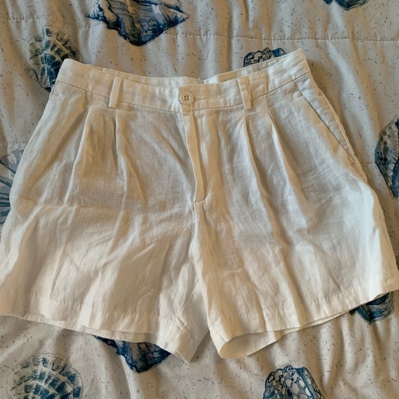 Lilly Pulitzer Pants - Lilly Pulitzer Resort White Linen Shorts NWT size 6